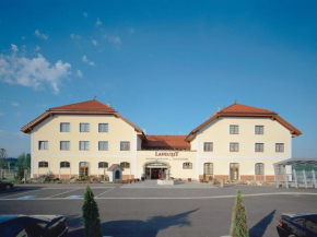 Отель Landzeit Restaurant Voralpenkreuz  Заттледт